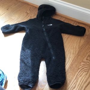 COPY - The North Face Black winter bunting!